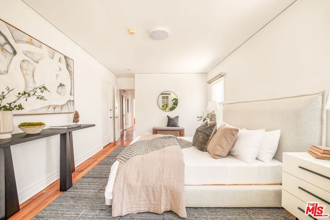 Bedroom - 842 S Sycamore Ave