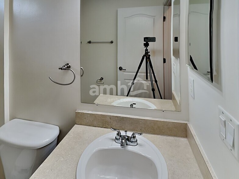 Building Photo - 2532 Creekfront Dr