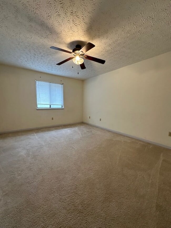 Building Photo - 2 Bedroom / 1.5 Bath Townhouse, Kingsport TN