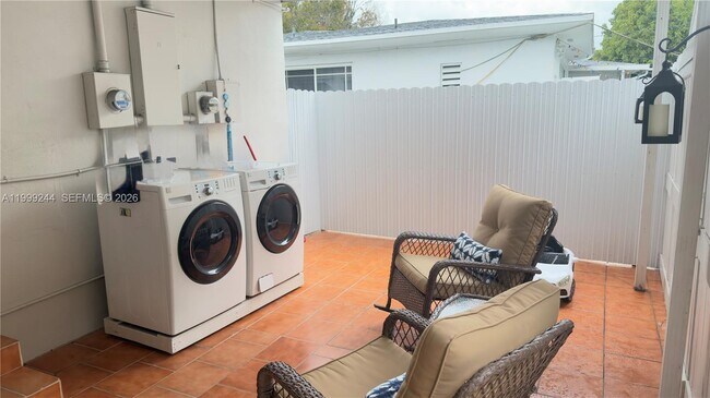 Building Photo - 434 Tamiami Blvd