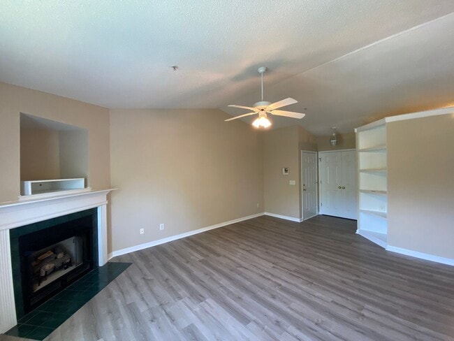 Building Photo - 533 Scholastic Ct