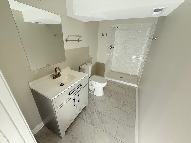 Building Photo - 124 Webb St