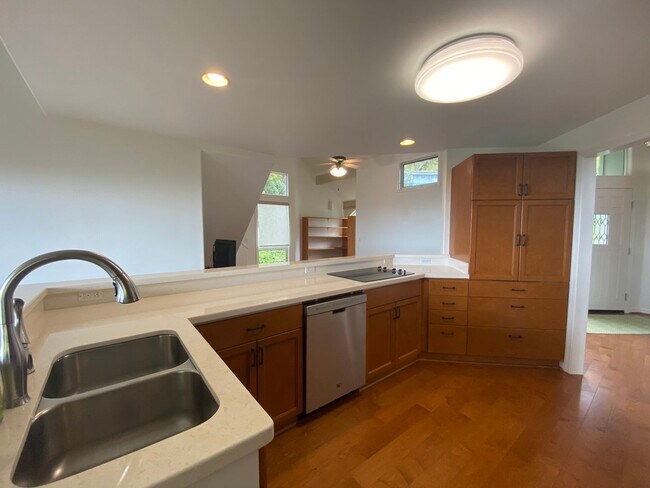 Building Photo - Kamuela Heights