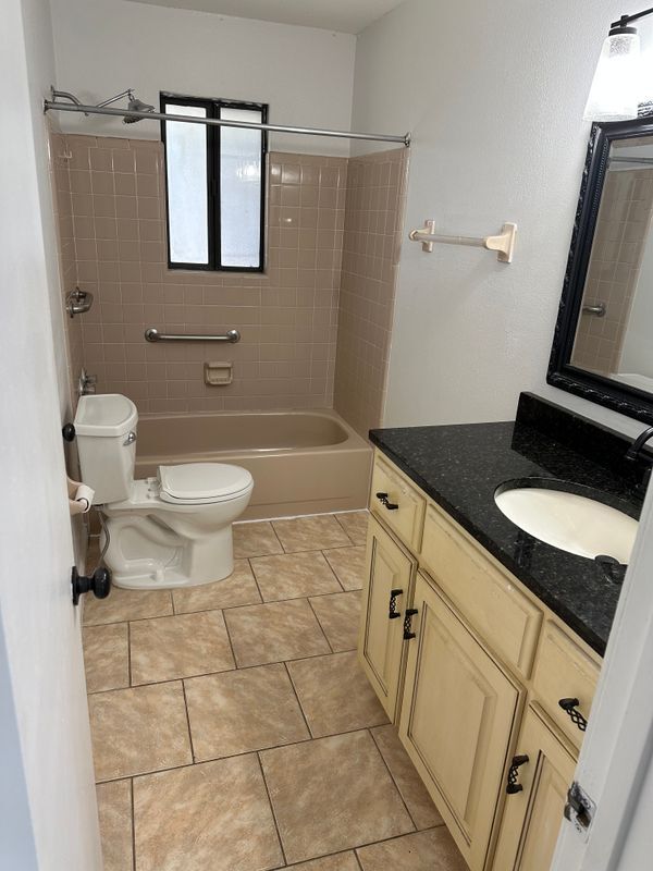 Building Photo - 2801 Pine Ridge Dr