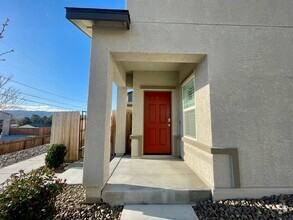 Building Photo - Low Maintenance 3 Bedroom Home in South Reno!