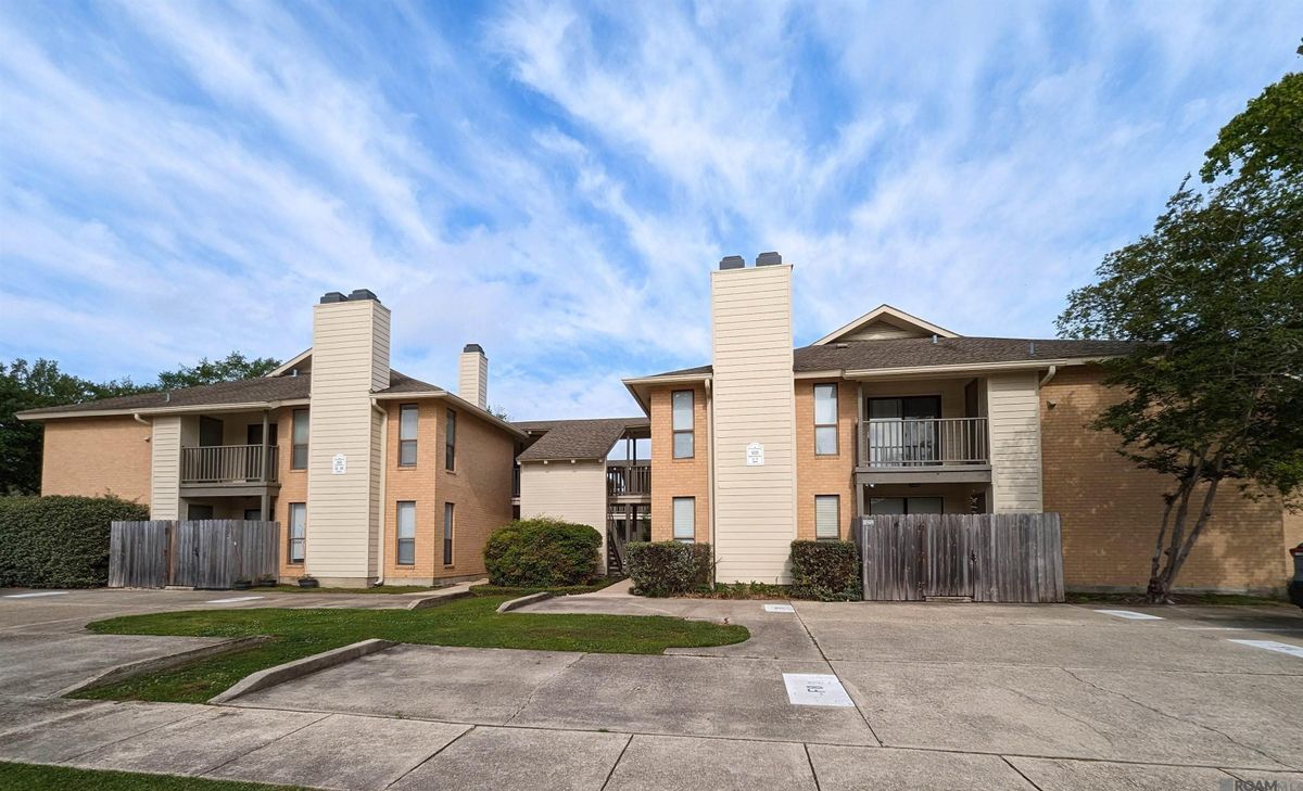 Building Photo - 5233 BUTTERCREEK LN, j2
