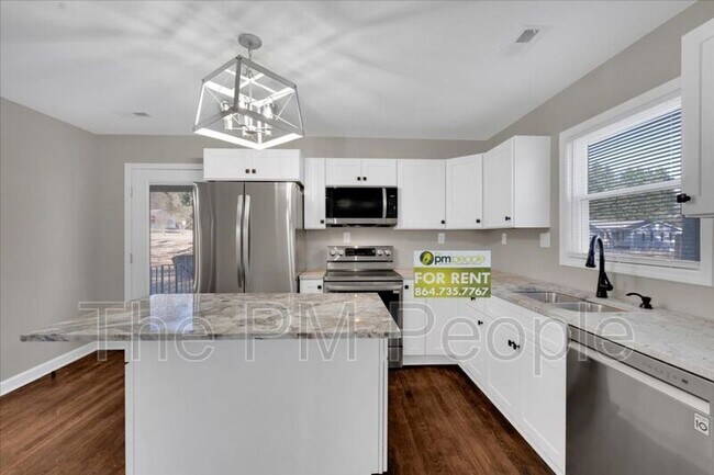 Building Photo - 501 S E St