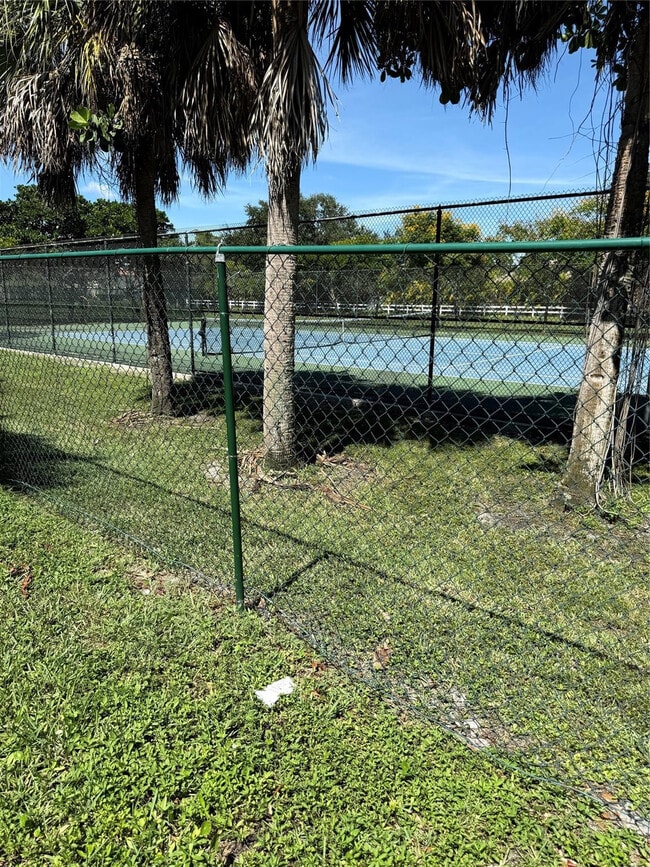 Building Photo - 2033 Coral Ridge Dr