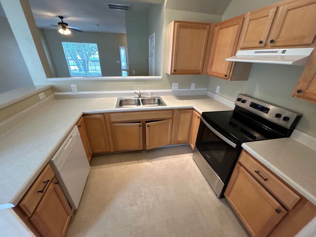 Building Photo - 3 Bed | 2.5 Bath Townhouse in North Raleigh