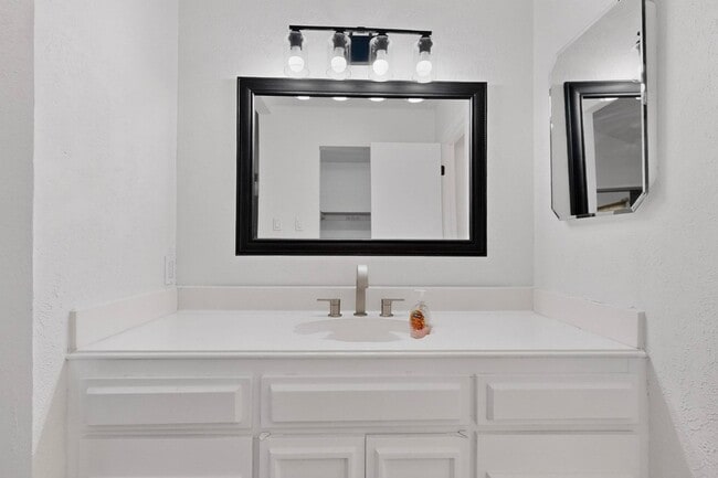 Building Photo - 2018 Warnford Pl