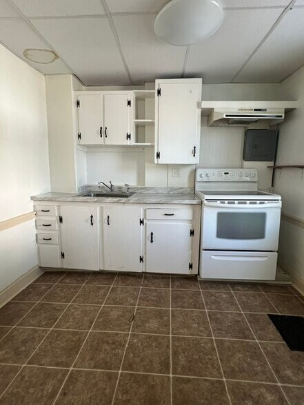 Kitchen - 1 E Maple St