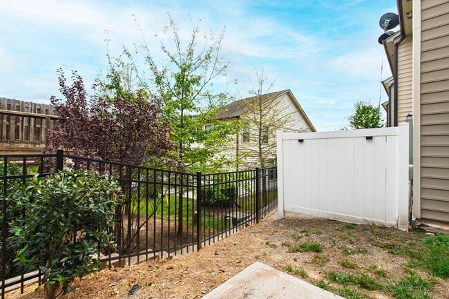 Building Photo - Charming 3BR Townhome in Brightleaf at the...