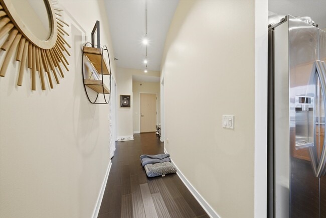 Building Photo - 720 N Larrabee St