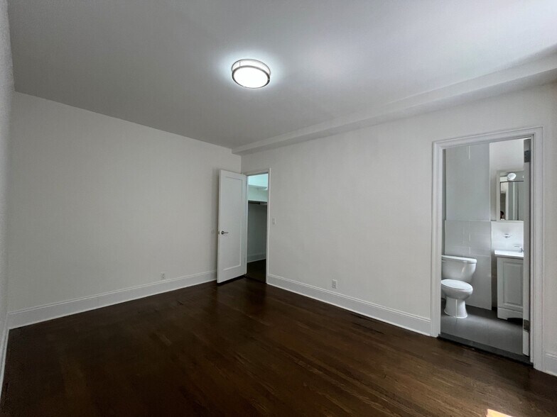 Building Photo - 140 E 46th St