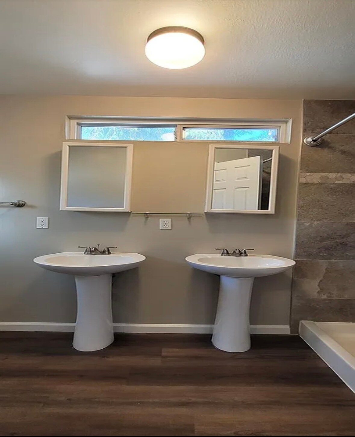 Building Photo - 809 Badgley Dr