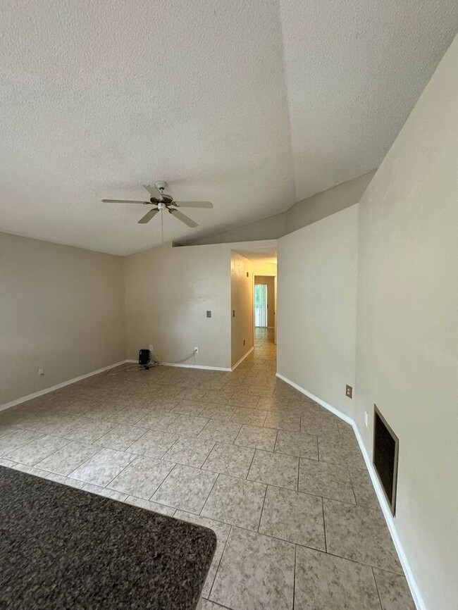 Building Photo - 3/2 Lovely Home East Orlando for rent! Isl...