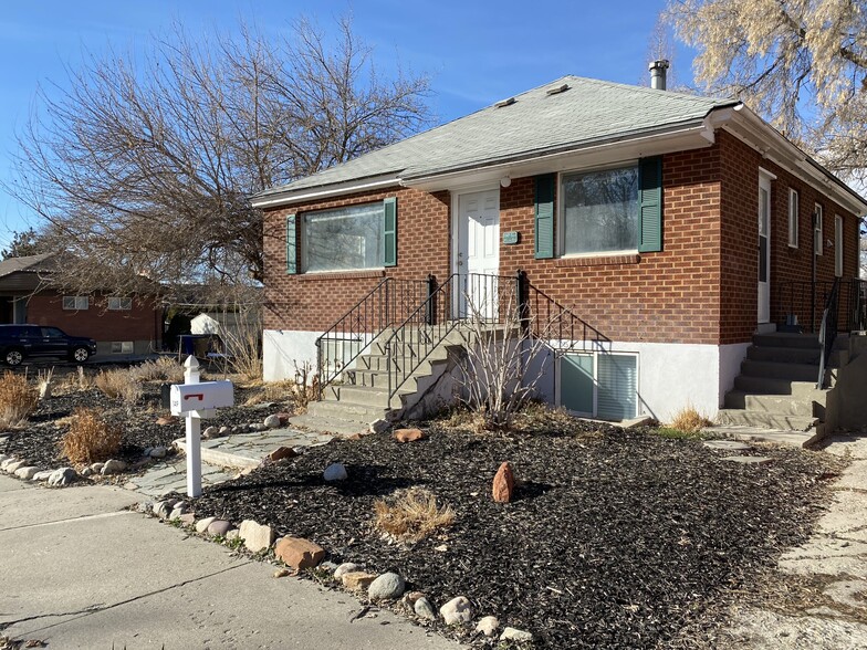 Building Photo - 1147 E Blaine Ave
