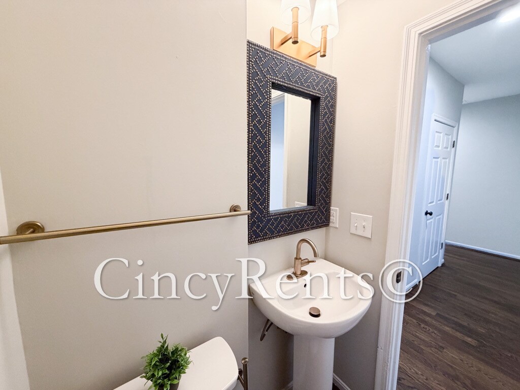 Building Photo - 422 Clark St