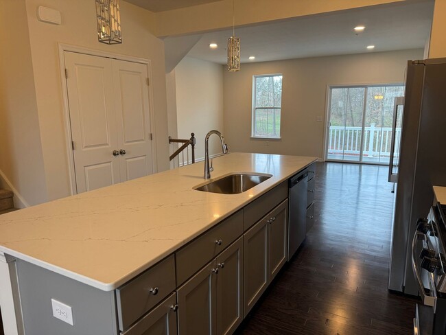 Building Photo - New Harleysville 3 Bedroom End unit Townho...