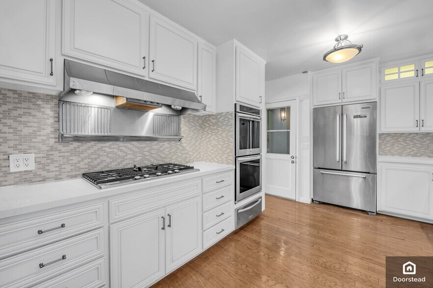 Building Photo - 535 S Orange Grove Blvd