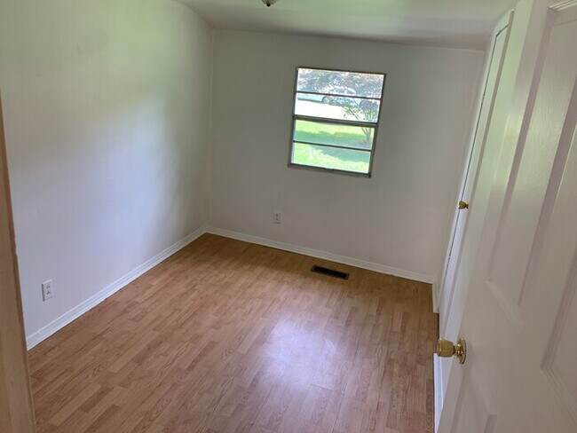 Building Photo - 301 10th St