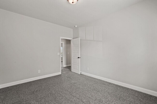 Building Photo - 508 Potter Stone Square