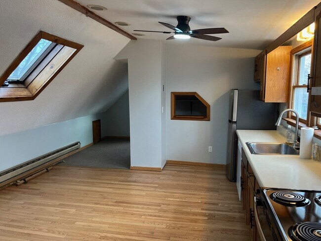 Building Photo - 24 Pleasant St