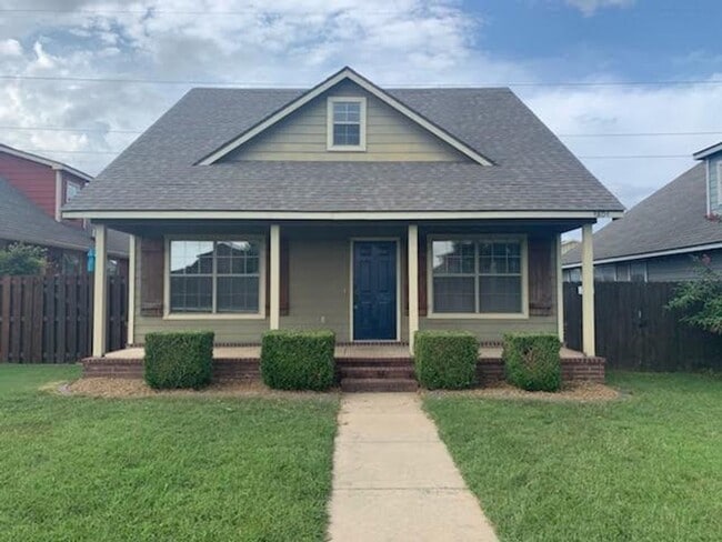 Building Photo - Craftsman style 3 bedroom 2 bath Home - Avail NOW!