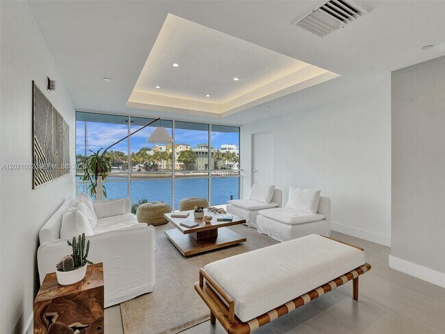 Building Photo - 5900 Collins Ave