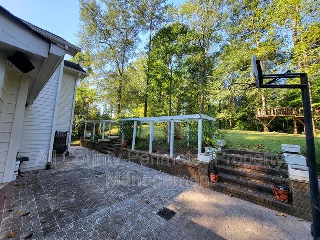 Building Photo - 363 Indian Hills Trail