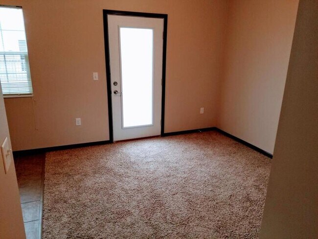 Building Photo - 1305 S G Ave, Unit 32