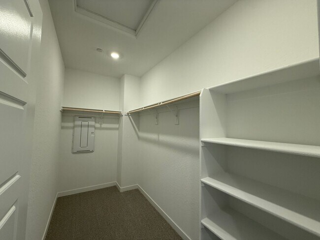 Building Photo - Brand new stunning 4-bedroom, 2.5-bathroom home in the desirable Clovis, CA