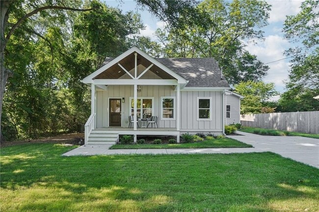 Building Photo - 1036 Dell Ave SE