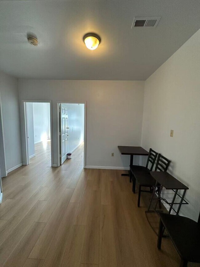 Building Photo - 1001 Arch St