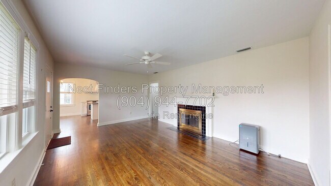 Building Photo - 2215 Larchmont Rd