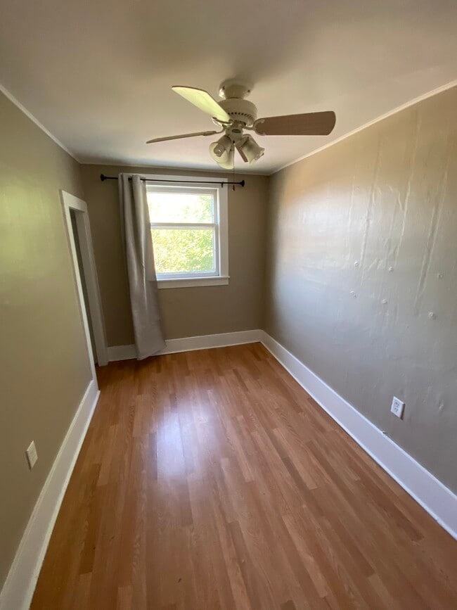 Building Photo - 118 N Fairview Ave