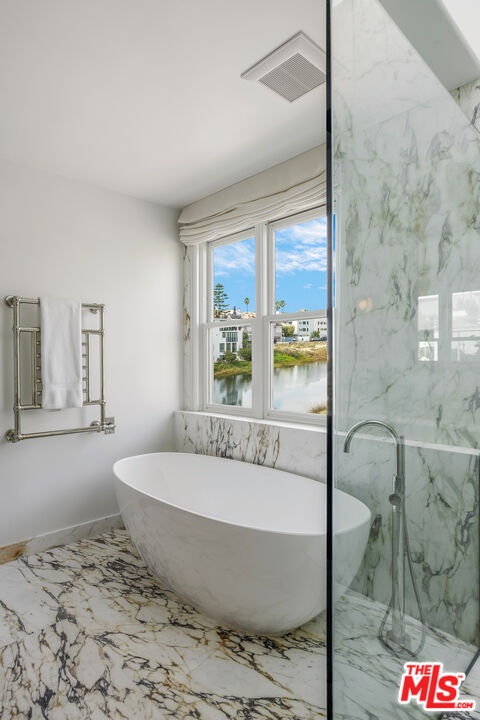 Building Photo - 5201 Vía Donte