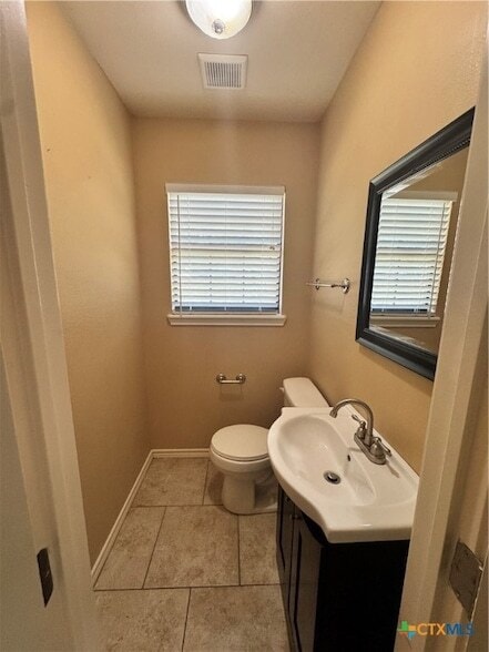 Building Photo - 902 Fern Ln