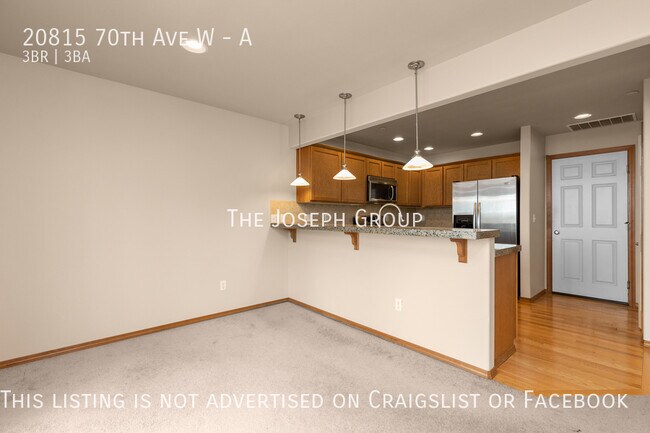 Building Photo - Sun-filled 3 bed/2.5 bath in Lynnwood!