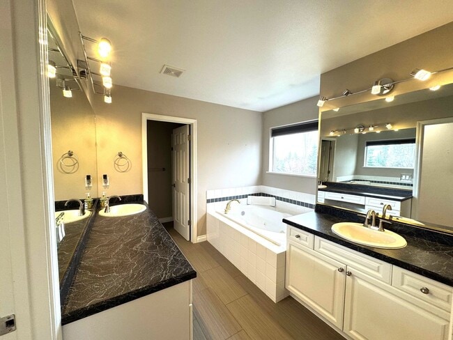 Building Photo - 15904 Noble Point Dr