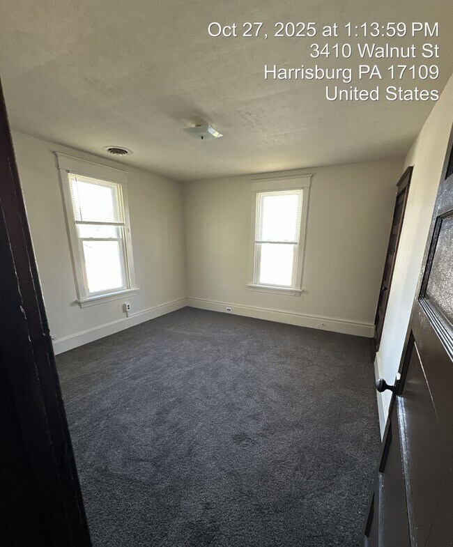 Building Photo - 3410