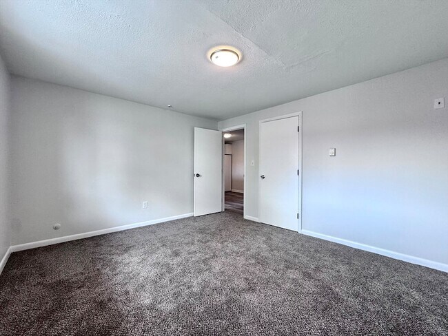 Building Photo - 50-58 Walnut Street Unit 14