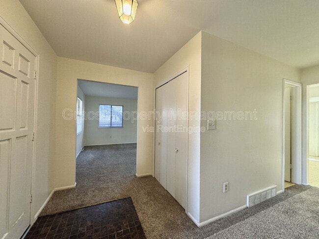 Building Photo - 5728 S Kenton St