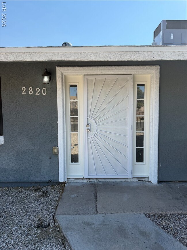 Building Photo - 2820 S Sandhill Rd