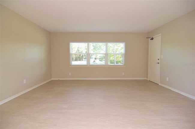 Building Photo - 606 12th Ave NE