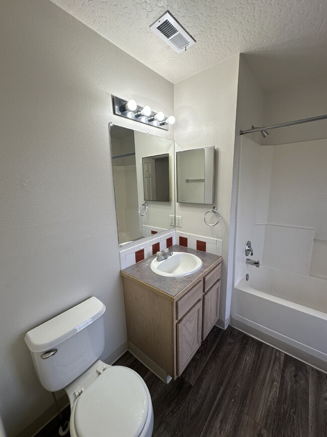 Building Photo - 112 Davis Ave