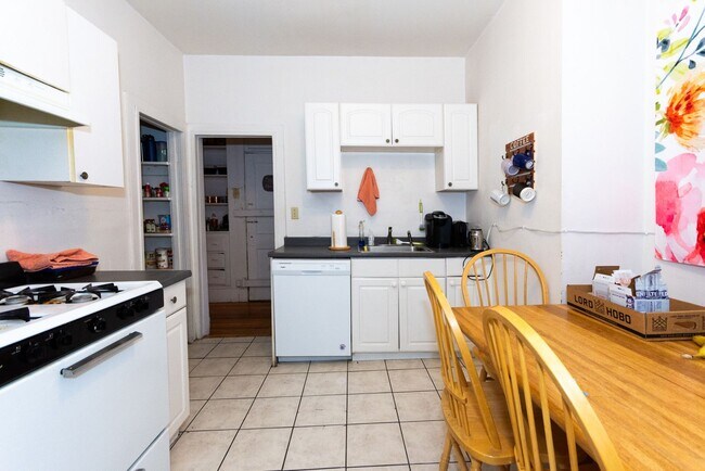 Building Photo - 3-Bed 1-Bath with Great Location!