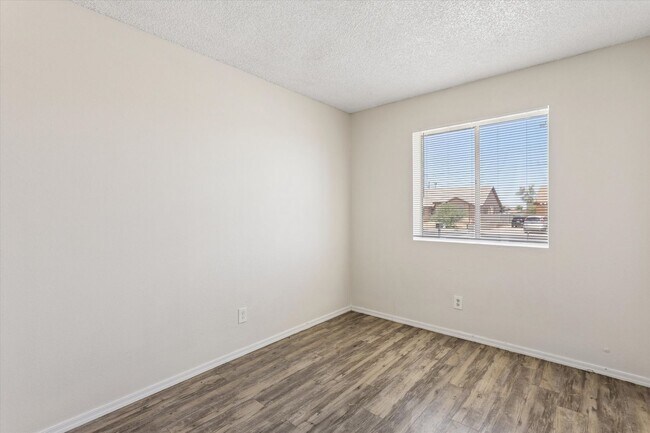 Building Photo - Completely updated minutes to Hiking at South Mountain!!!  Brand New Paint, Tile and Laminate Thr...