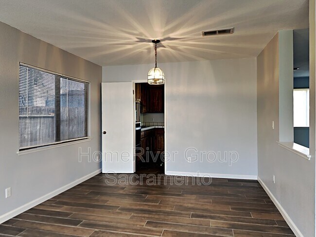 Building Photo - 27 Cedar Grove Ct