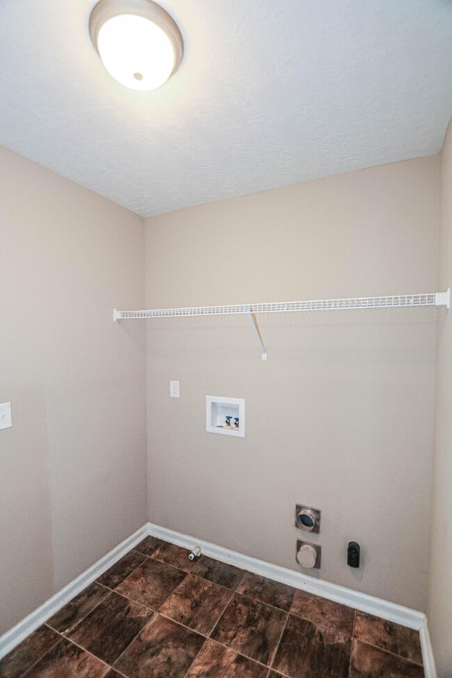 Building Photo - 479 Sebastian Dr